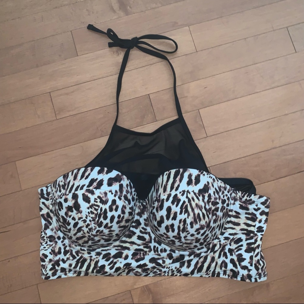 Torrid size 1 swim top